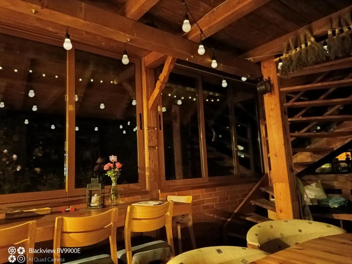 Rose Hip Hill Farm Bed and Breakfast Valea Tirnei Buitenkant foto