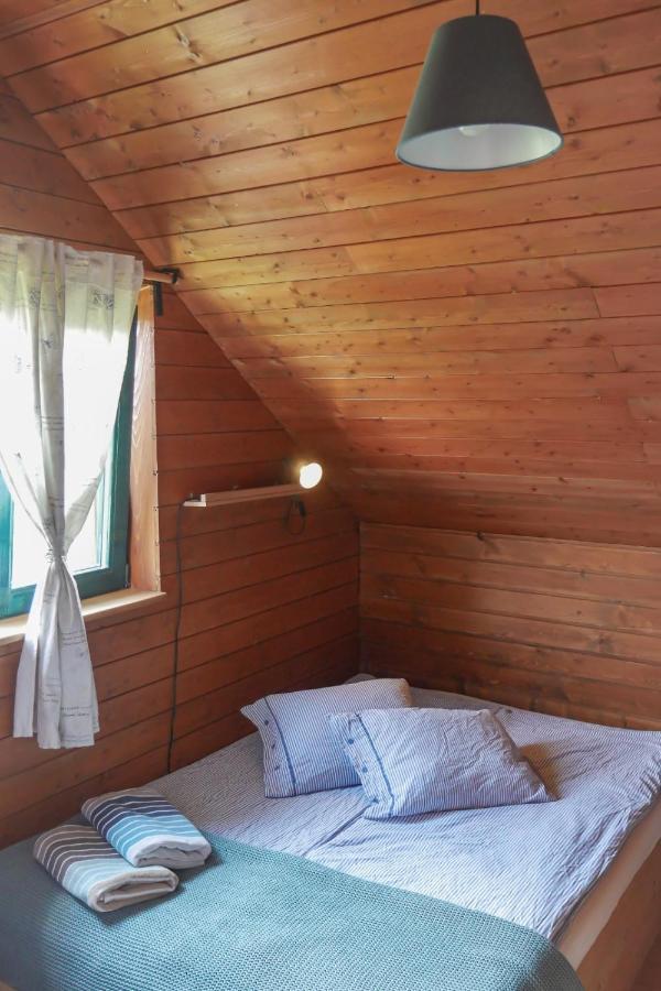 Rose Hip Hill Farm Bed and Breakfast Valea Tirnei Buitenkant foto