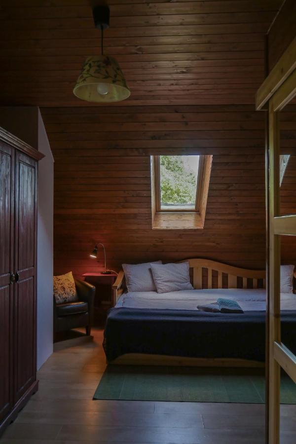 Rose Hip Hill Farm Bed and Breakfast Valea Tirnei Buitenkant foto