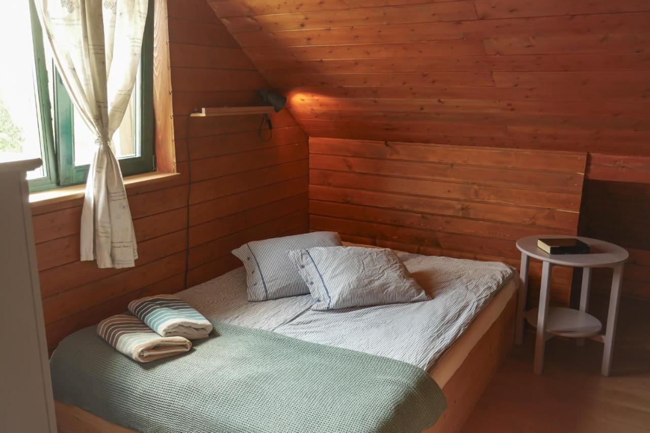 Rose Hip Hill Farm Bed and Breakfast Valea Tirnei Buitenkant foto